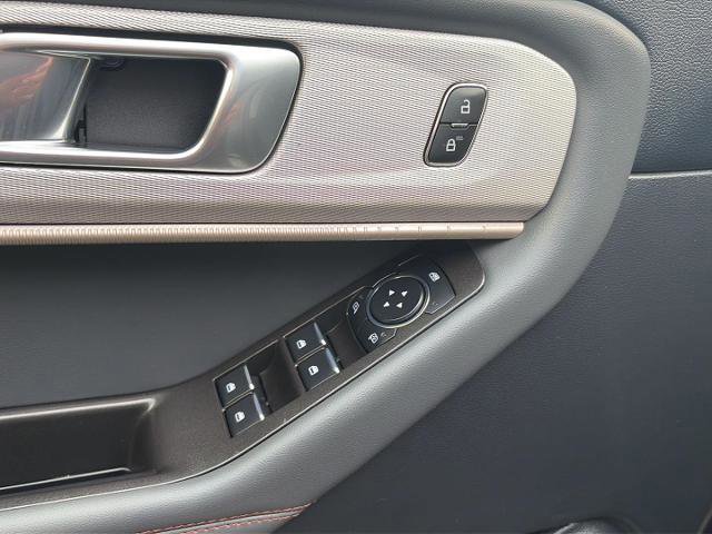 Certified 2025 Ford Explorer Active AWD/4WD image 19