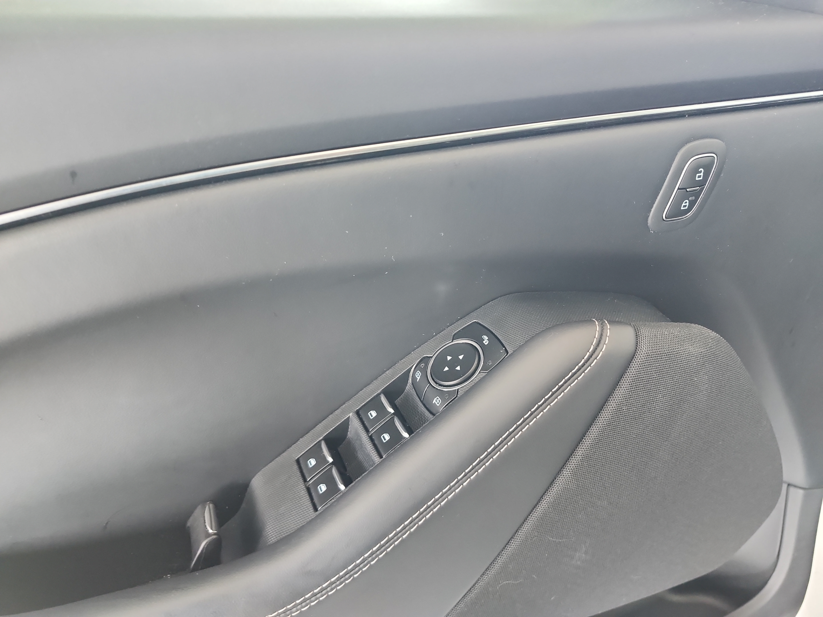 Certified 2025 Ford Mustang Mach-E Select RWD image 15