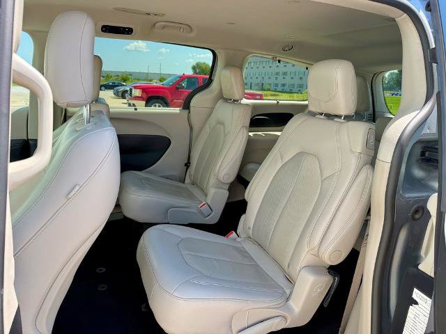 Used 2021 Chrysler Pacifica Touring-L FWD image 12