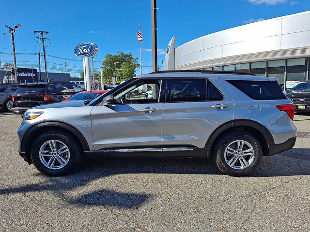 Certified 2022 Ford Explorer XLT w/ Equipment Group 202A image 2
