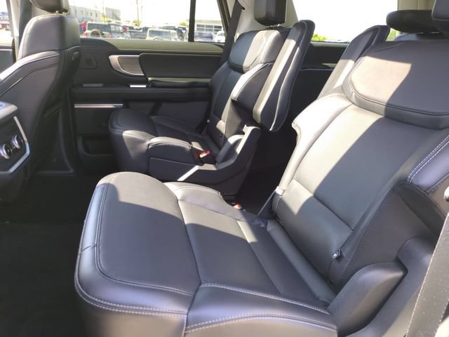 Certified 2025 Ford Expedition Platinum w/ Driver's Package AWD/4WD image 30