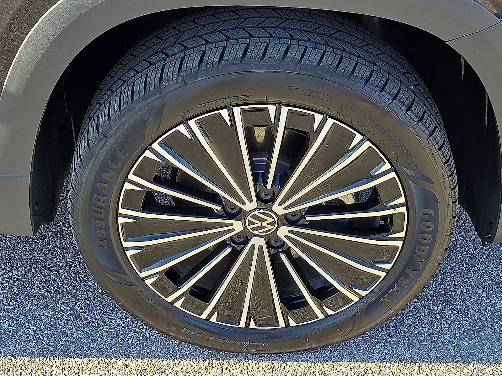 Used 2025 Volkswagen Taos SE image 7