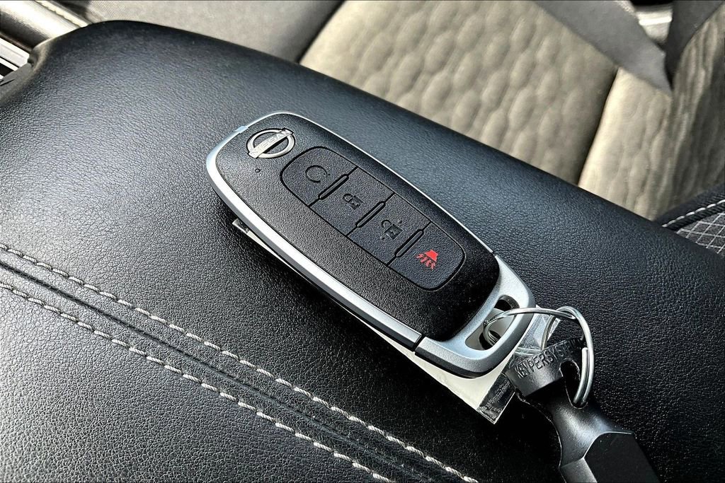 Used 2024 Nissan Pathfinder SV image 13