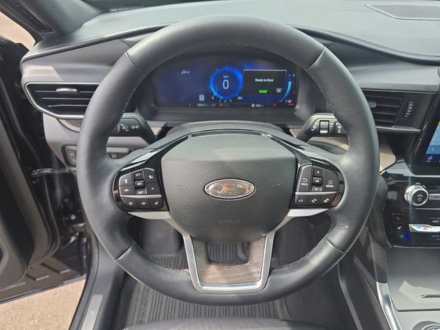 Certified 2023 Ford Explorer Platinum w/ Technology Package AWD/4WD image 18