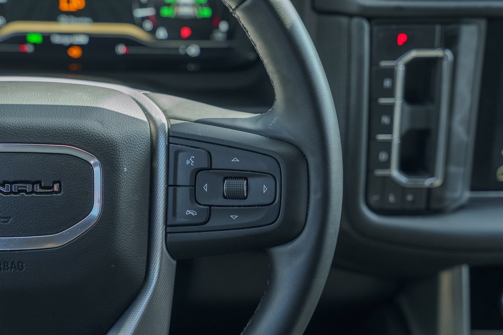 Used 2023 GMC Yukon XL Denali RWD image 40