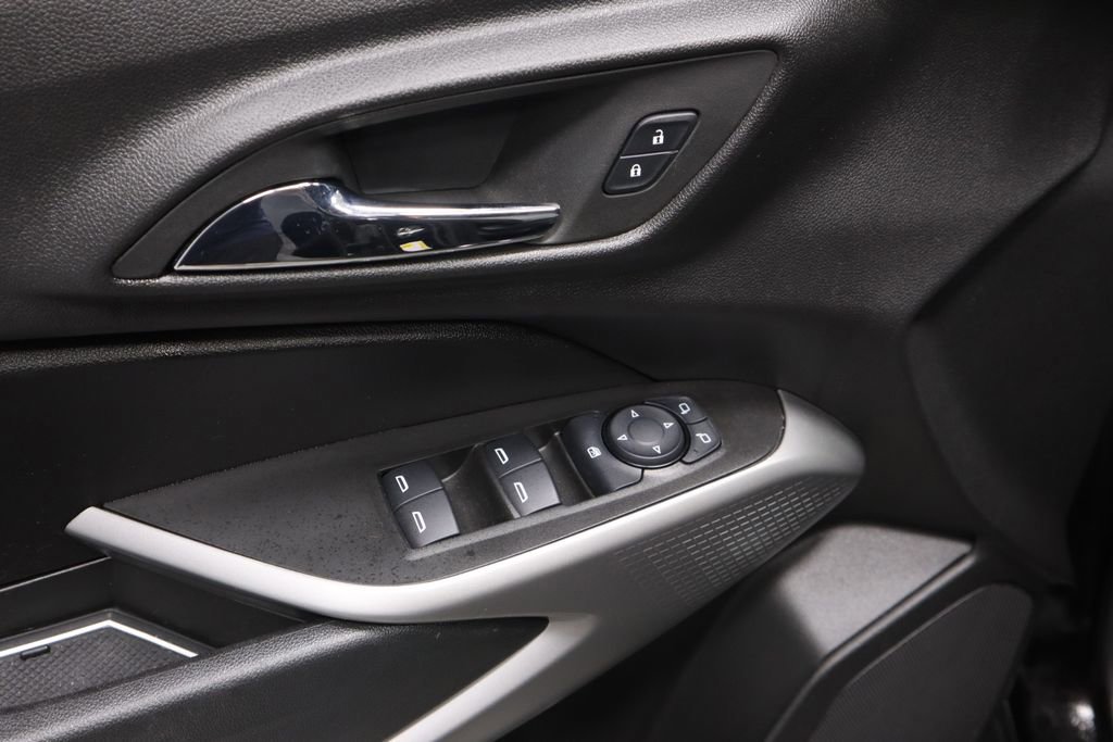 Used 2024 Chevrolet Trax RS w/ Driver Confidence Package image 23