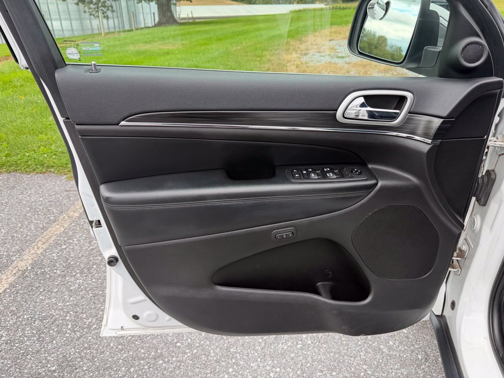 Used 2019 Jeep Grand Cherokee Limited AWD/4WD image 12