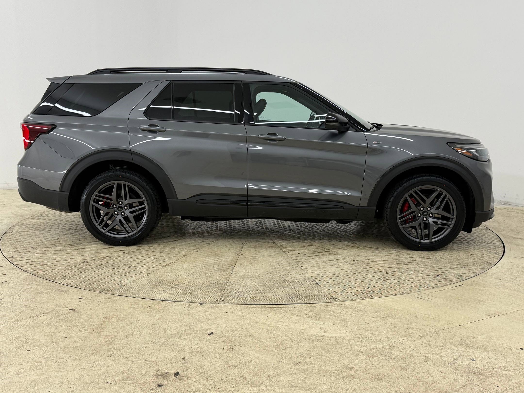 Certified 2025 Ford Explorer ST-Line w/ ST-Line Street Pack image 8