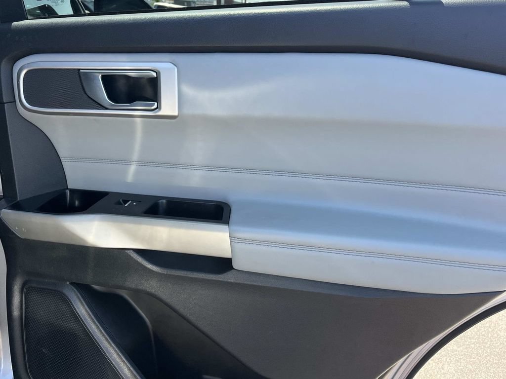 Certified 2021 Ford Explorer XLT w/ Equipment Group 202A AWD/4WD image 25
