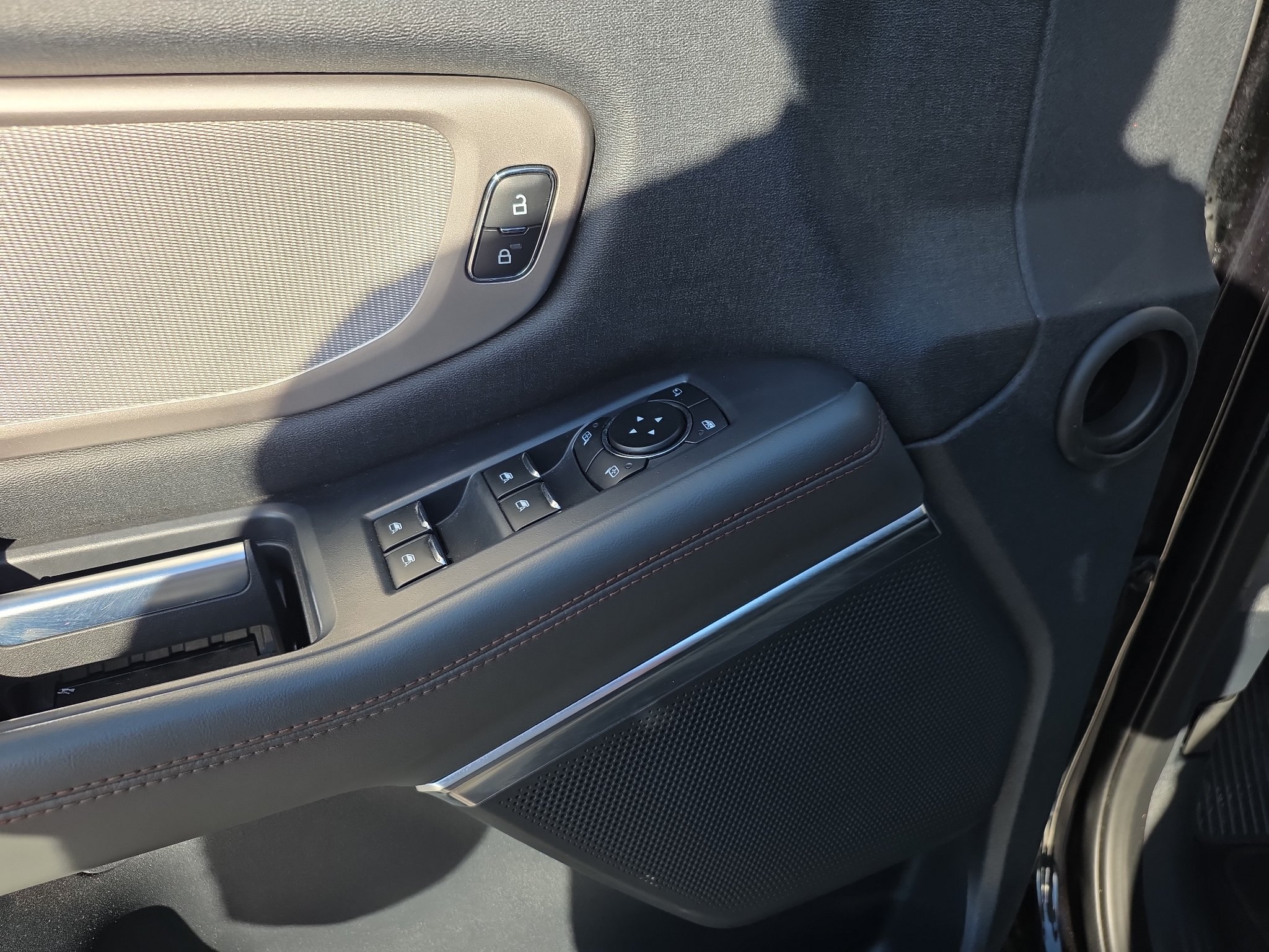 Certified 2025 Ford Expedition Active AWD/4WD image 25