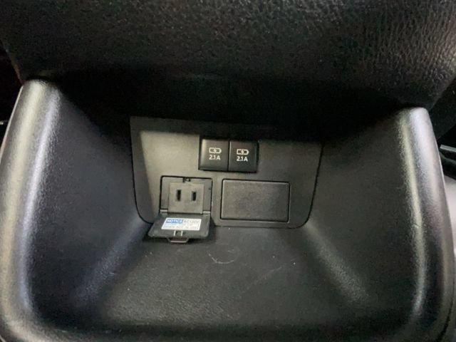 Used 2019 Toyota Highlander XLE AWD/4WD image 32