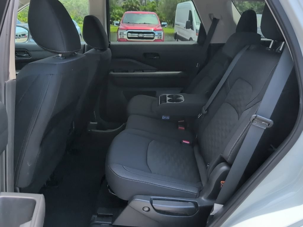 Used 2024 Nissan Pathfinder SV FWD image 11