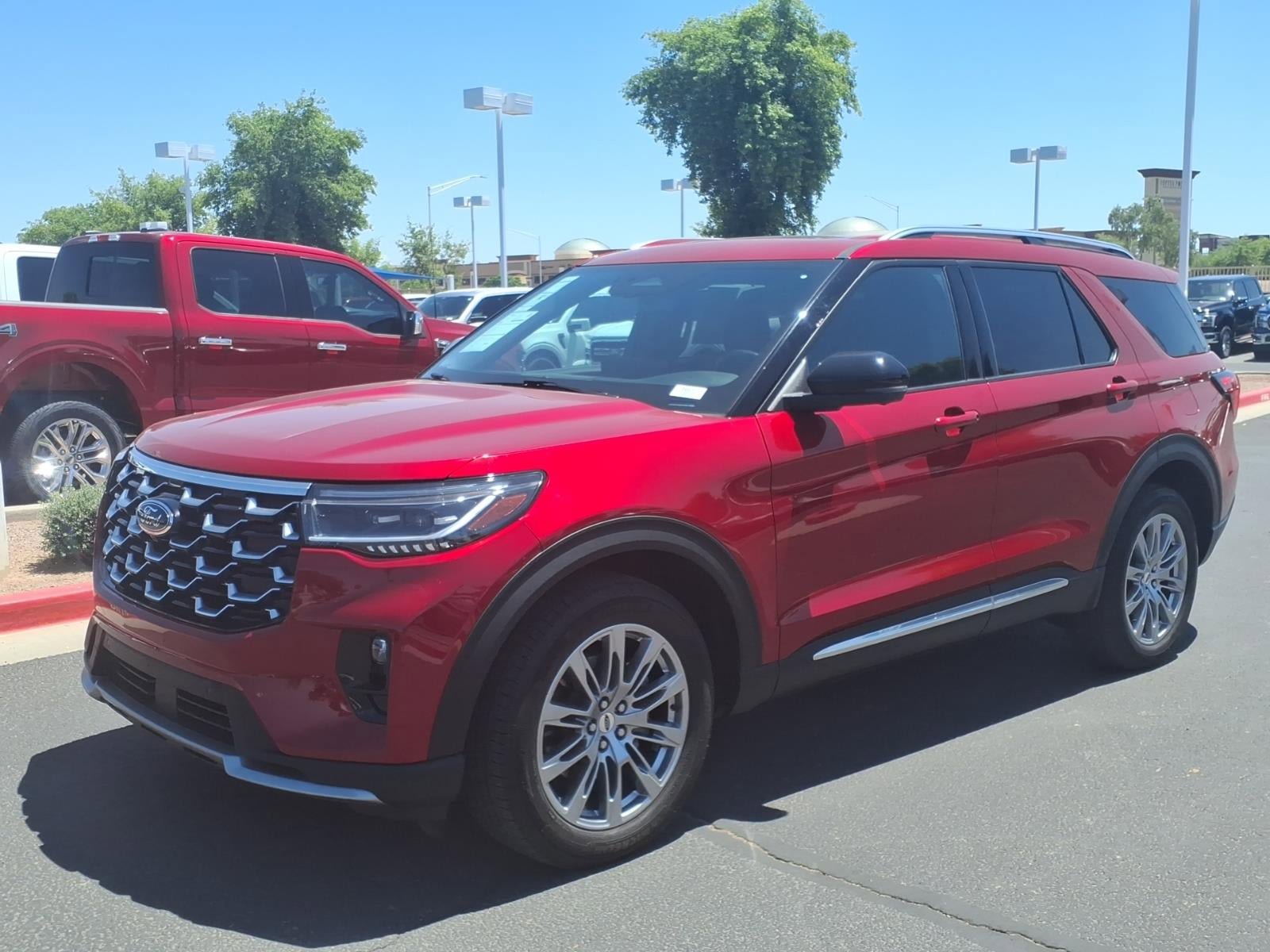 Certified 2025 Ford Explorer Platinum AWD/4WD image 8