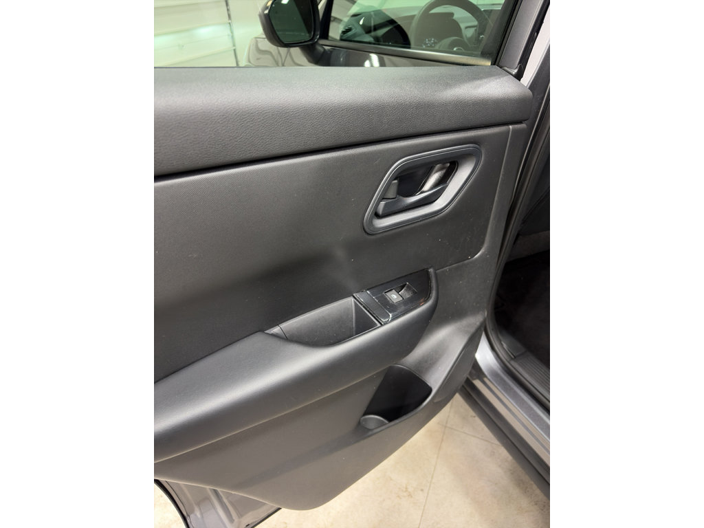 Used 2024 Nissan Rogue SV FWD image 20