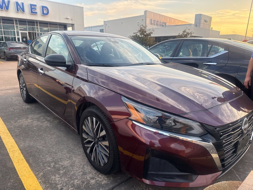 Used 2025 Nissan Altima 2.5 SV FWD image 3
