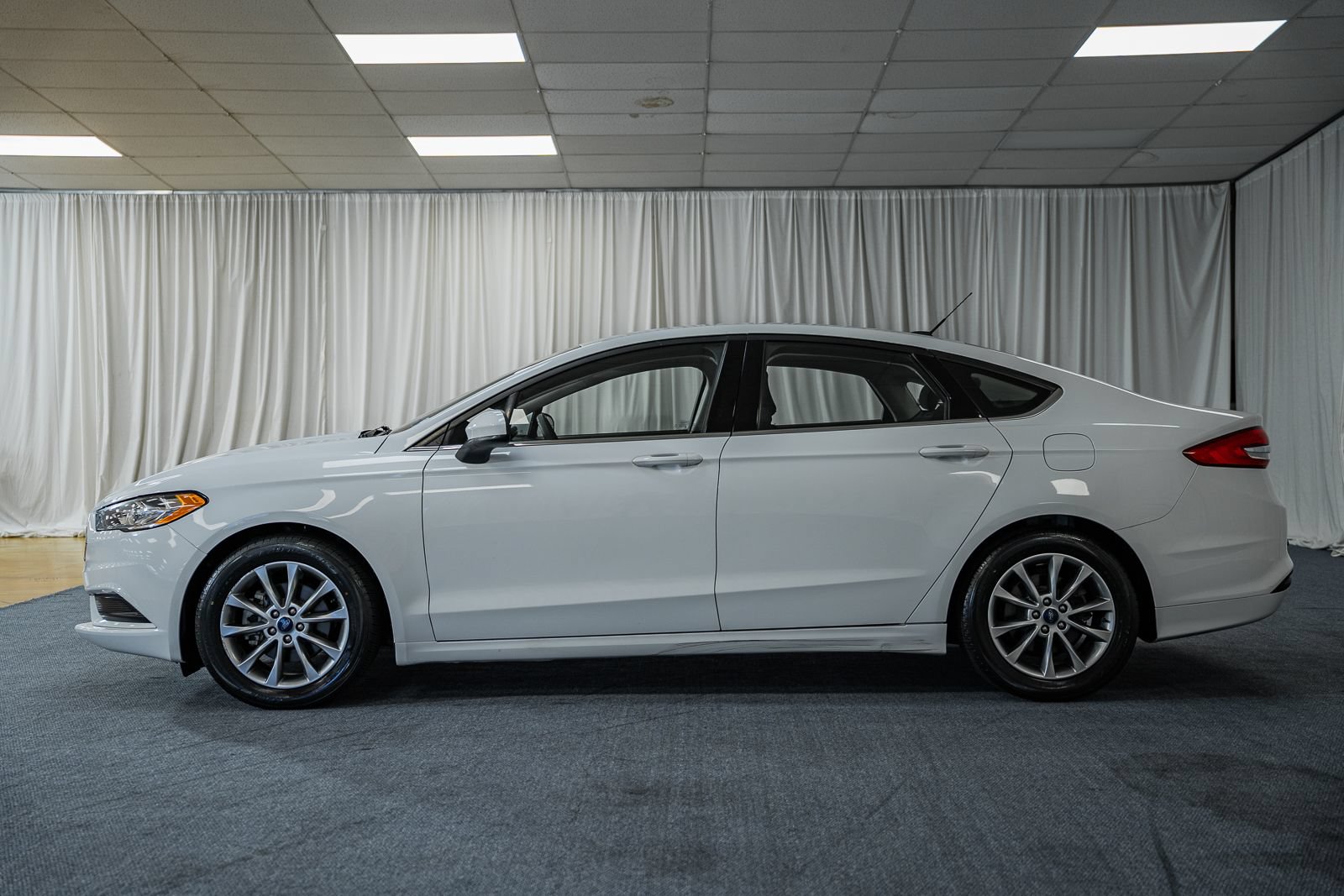 Certified 2017 Ford Fusion SE FWD image 5
