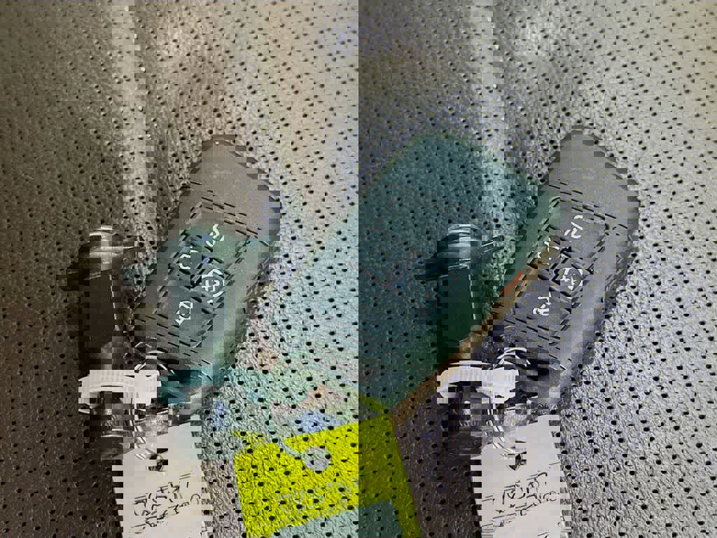 Used 2022 Volkswagen Tiguan SEL R-Line image 25