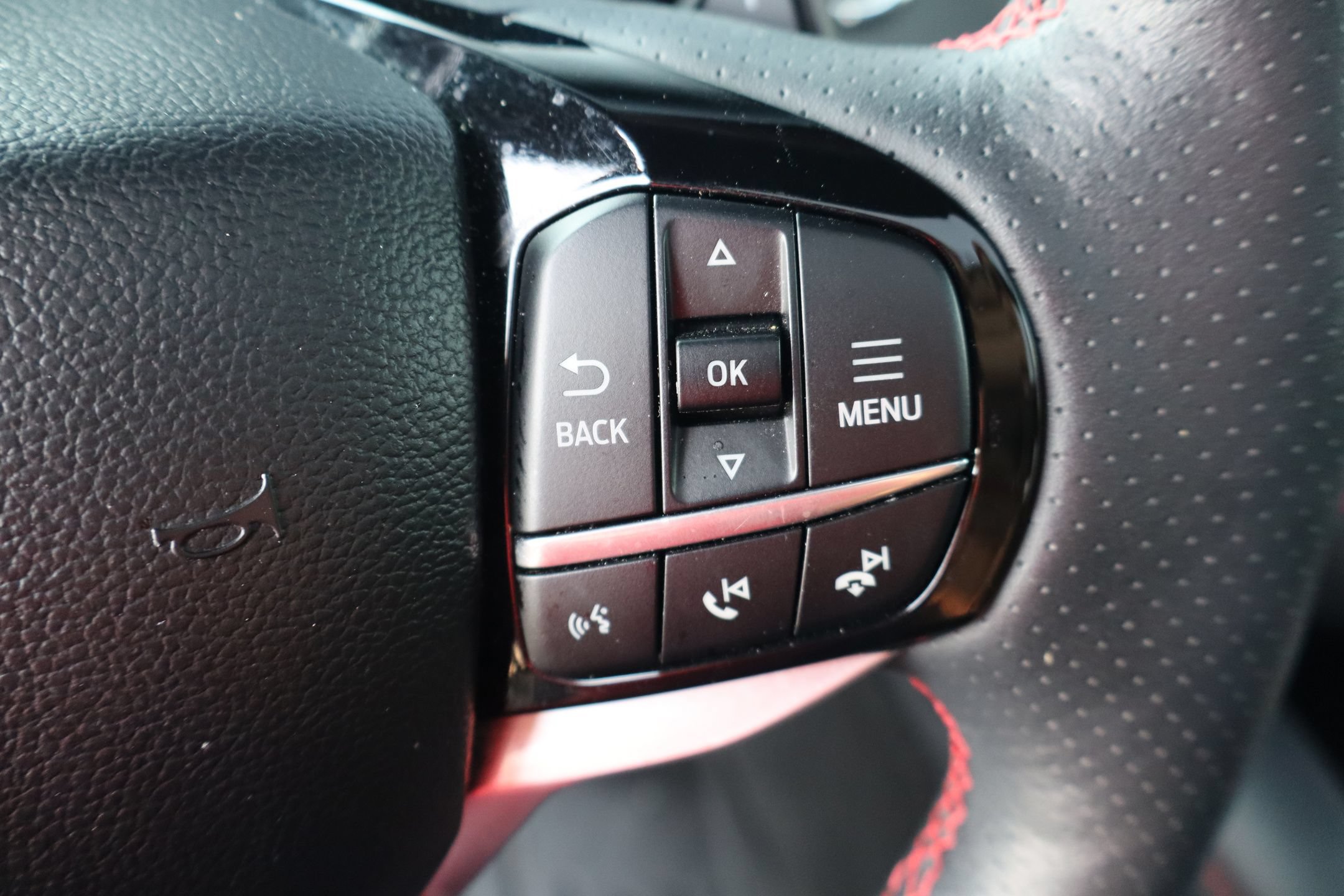 Certified 2025 Ford Explorer ST AWD/4WD image 17