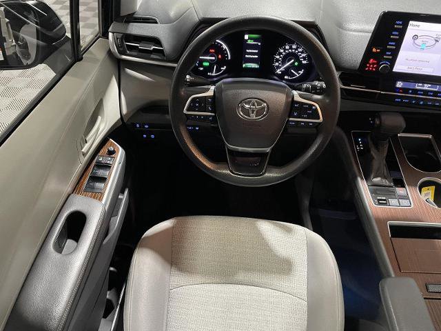 Used 2021 Toyota Sienna LE w/ LE Plus Package image 11
