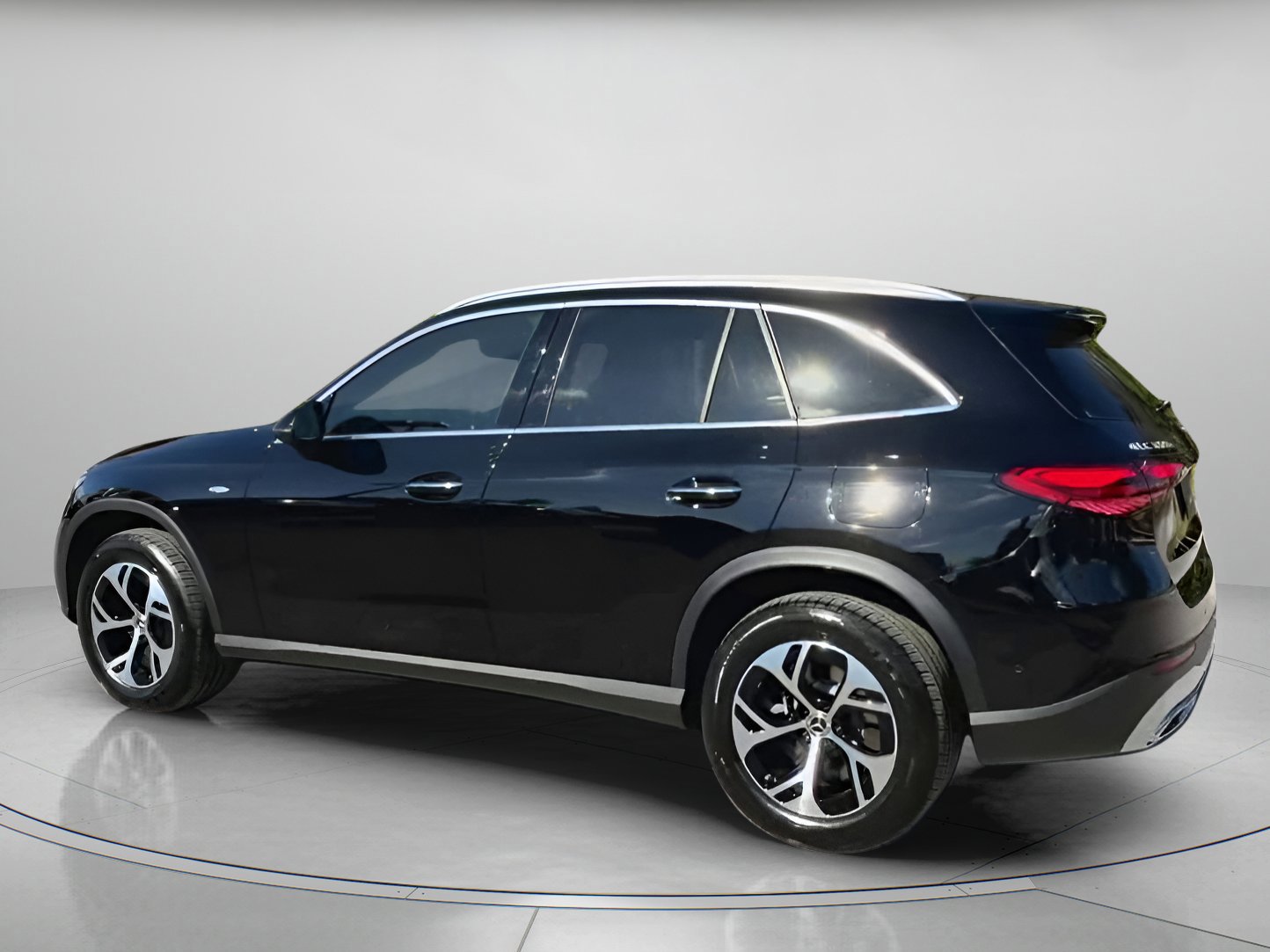 Used 2025 Mercedes-Benz GLC 350e 4MATIC image 12