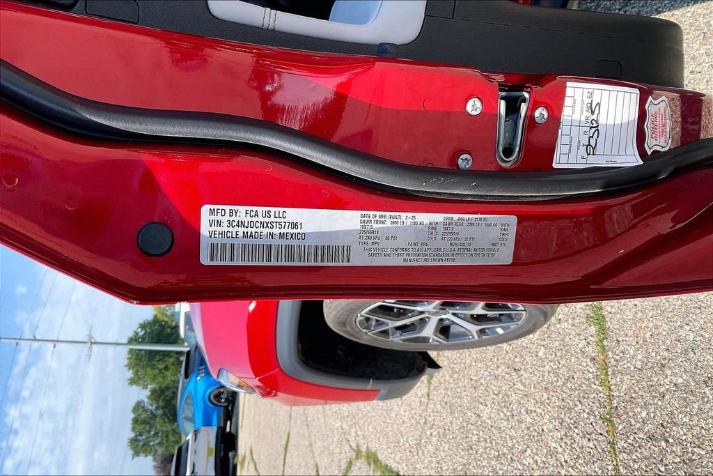 Used 2025 Jeep Compass Limited AWD/4WD image 5