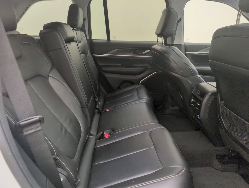 Used 2022 Jeep Grand Cherokee Limited AWD/4WD image 17