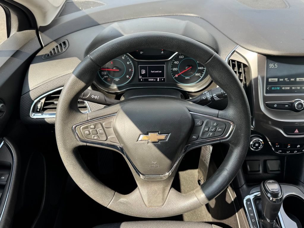 Used 2017 Chevrolet Cruze LT FWD image 12