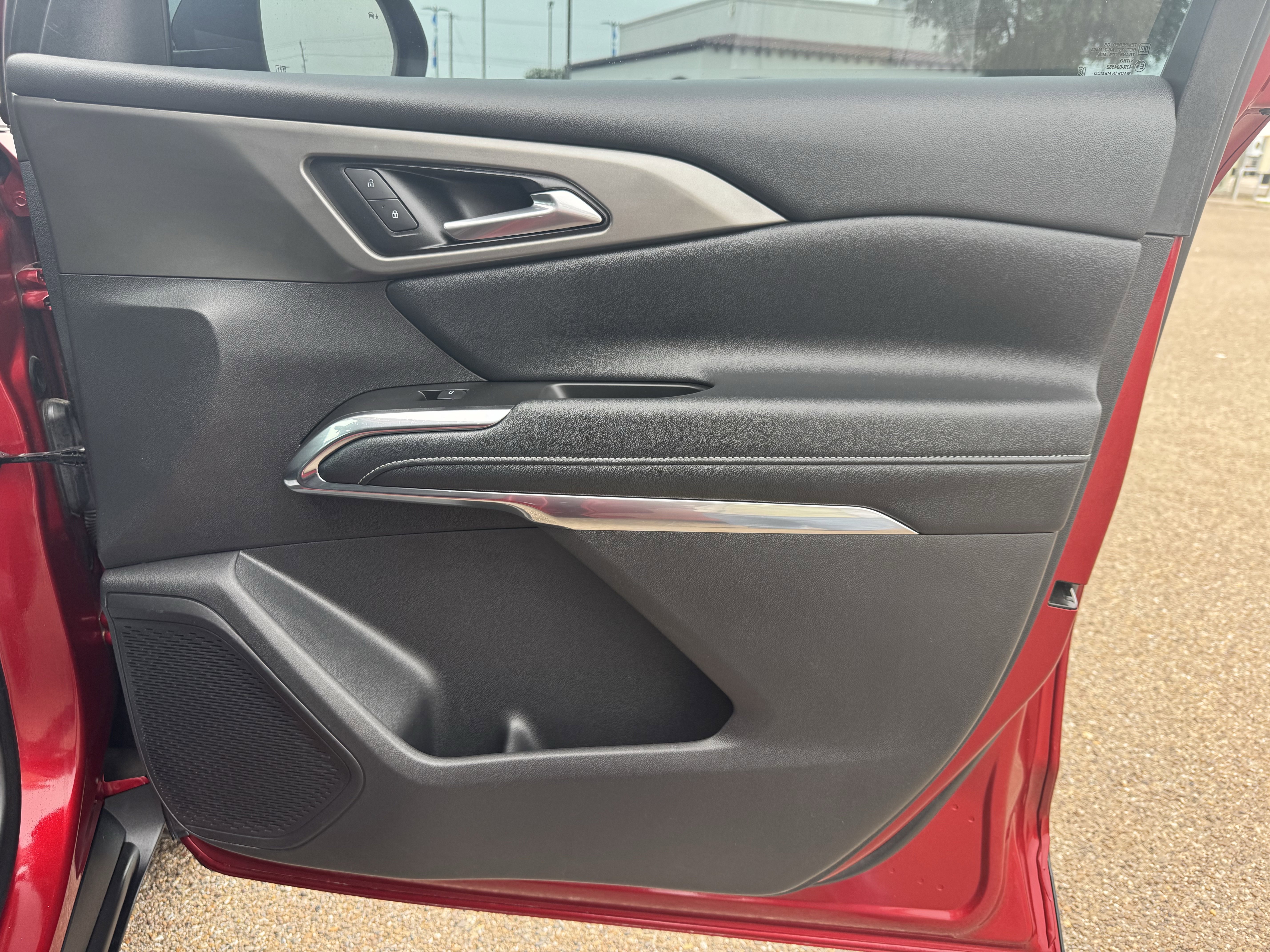 Used 2025 Chevrolet Traverse LT w/ LPO, Floor Liner Package FWD image 34