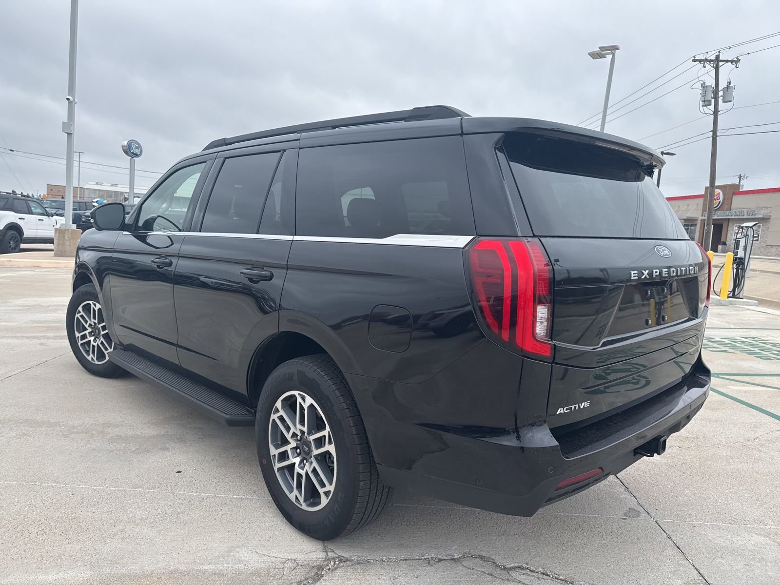 Certified 2025 Ford Expedition Active image 5