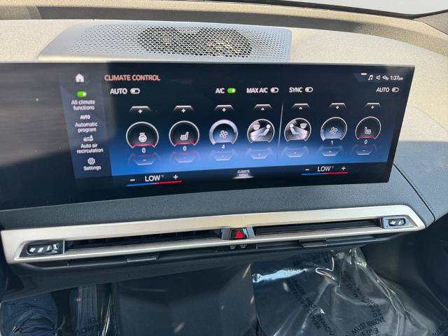 Used 2023 BMW iX xDrive50 w/ Premium Package AWD/4WD image 22