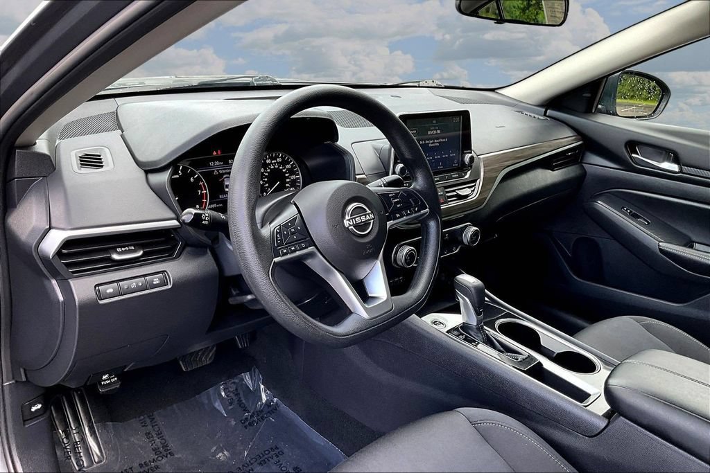 Used 2024 Nissan Altima 2.5 SV FWD image 19