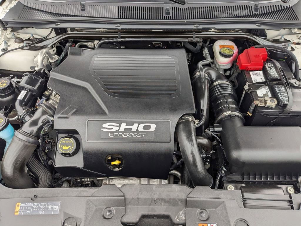 Certified 2018 Ford Taurus SHO image 23