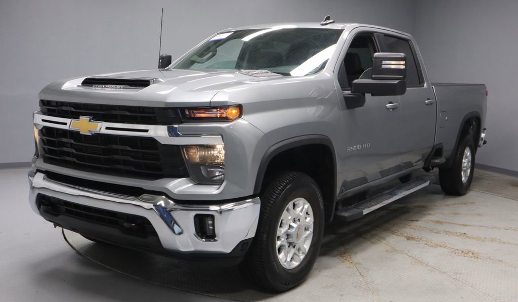 Used 2025 Chevrolet Silverado 3500 LT w/ Convenience Package AWD/4WD image 8