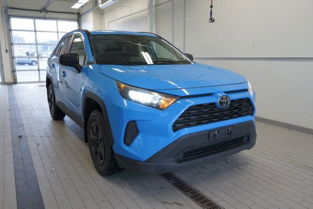 Used 2021 Toyota RAV4 LE AWD/4WD image 16