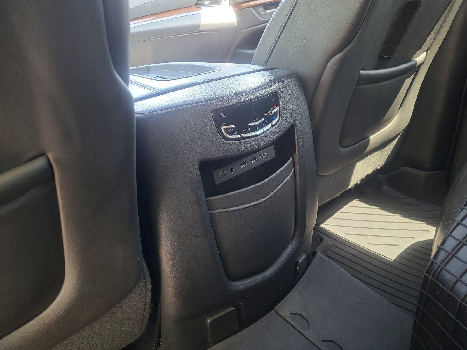 Used 2017 Cadillac Escalade Premium Luxury AWD/4WD image 32