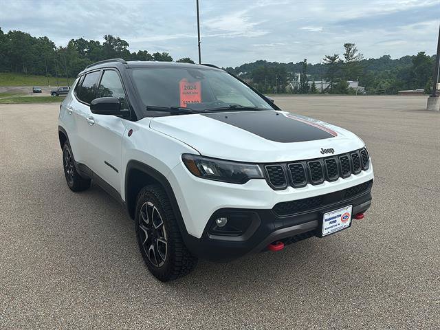 Used 2024 Jeep Compass Trailhawk AWD/4WD image 6
