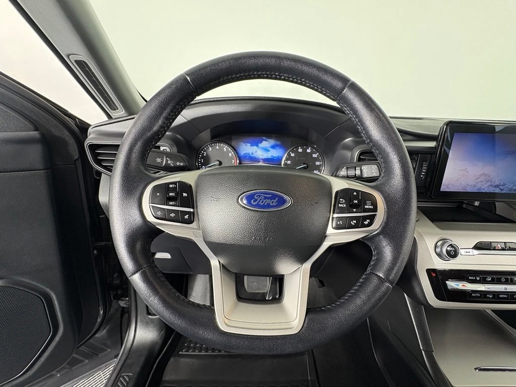 Certified 2022 Ford Explorer XLT AWD/4WD image 2