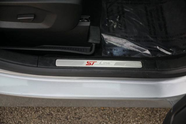 Certified 2022 Ford Edge ST-Line w/ Class II Trailer Tow Package image 30