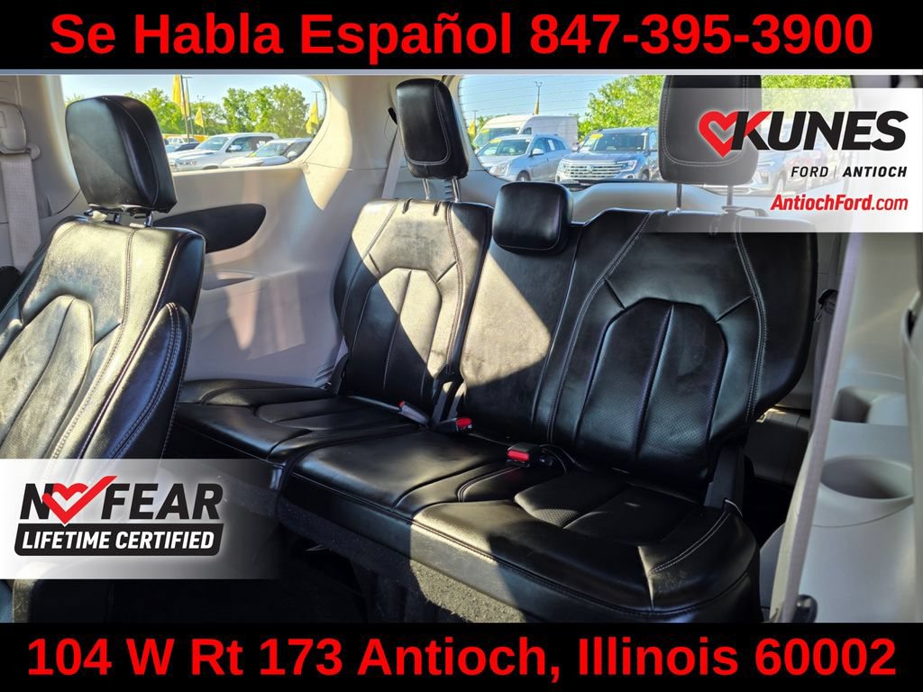 Used 2023 Chrysler Pacifica Touring-L FWD image 23