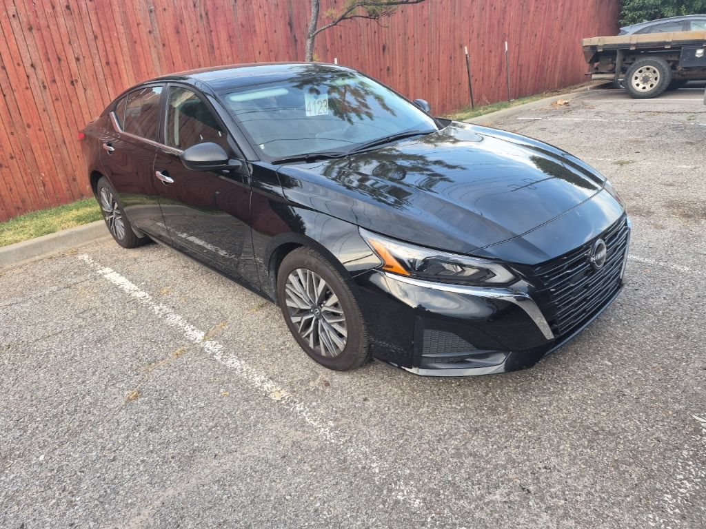 Used 2025 Nissan Altima 2.5 SV FWD image 19