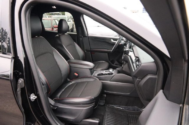 Certified 2025 Ford Escape ST-Line FWD image 30