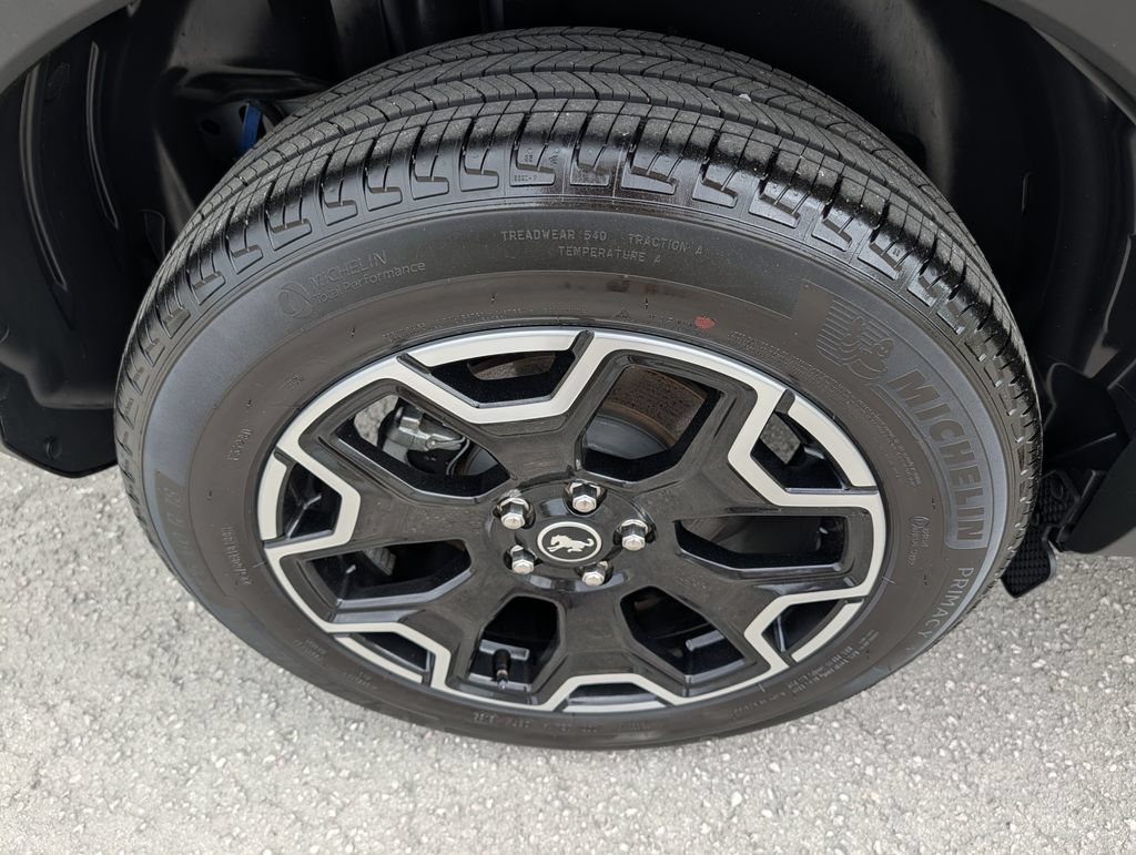 Certified 2025 Ford Bronco Sport Outer Banks w/ Outer Banks Tech Package+ AWD/4WD image 32