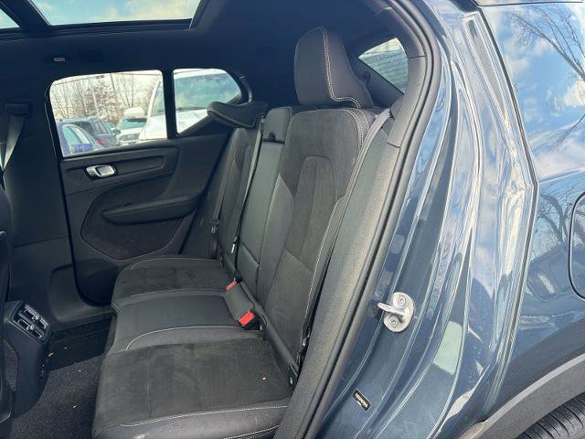 Used 2022 Volvo XC40 P8 Recharge Plus image 13