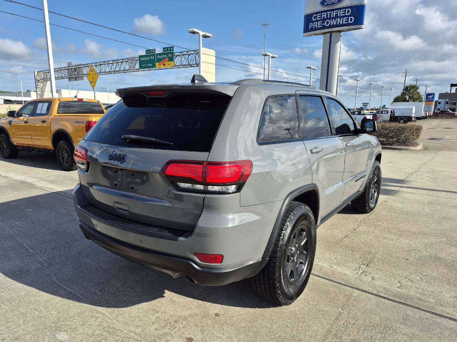 Used 2019 Jeep Grand Cherokee Laredo image 5
