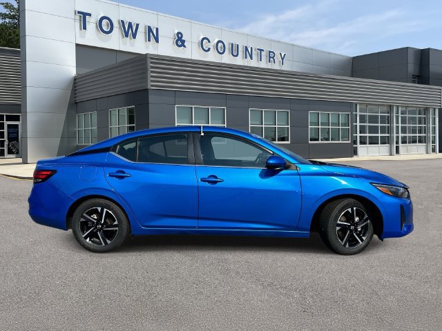Used 2025 Nissan Sentra SV FWD image 2