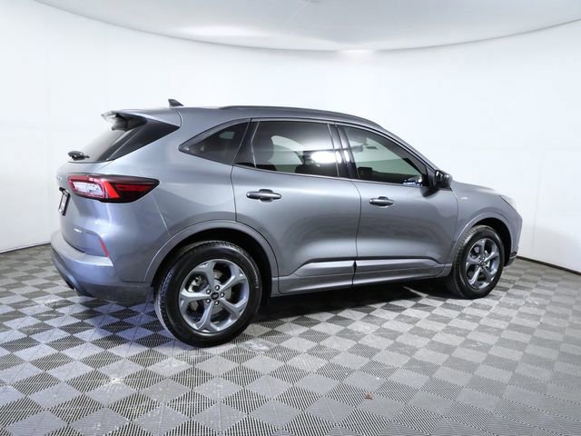 Certified 2024 Ford Escape ST-Line Select AWD/4WD image 4