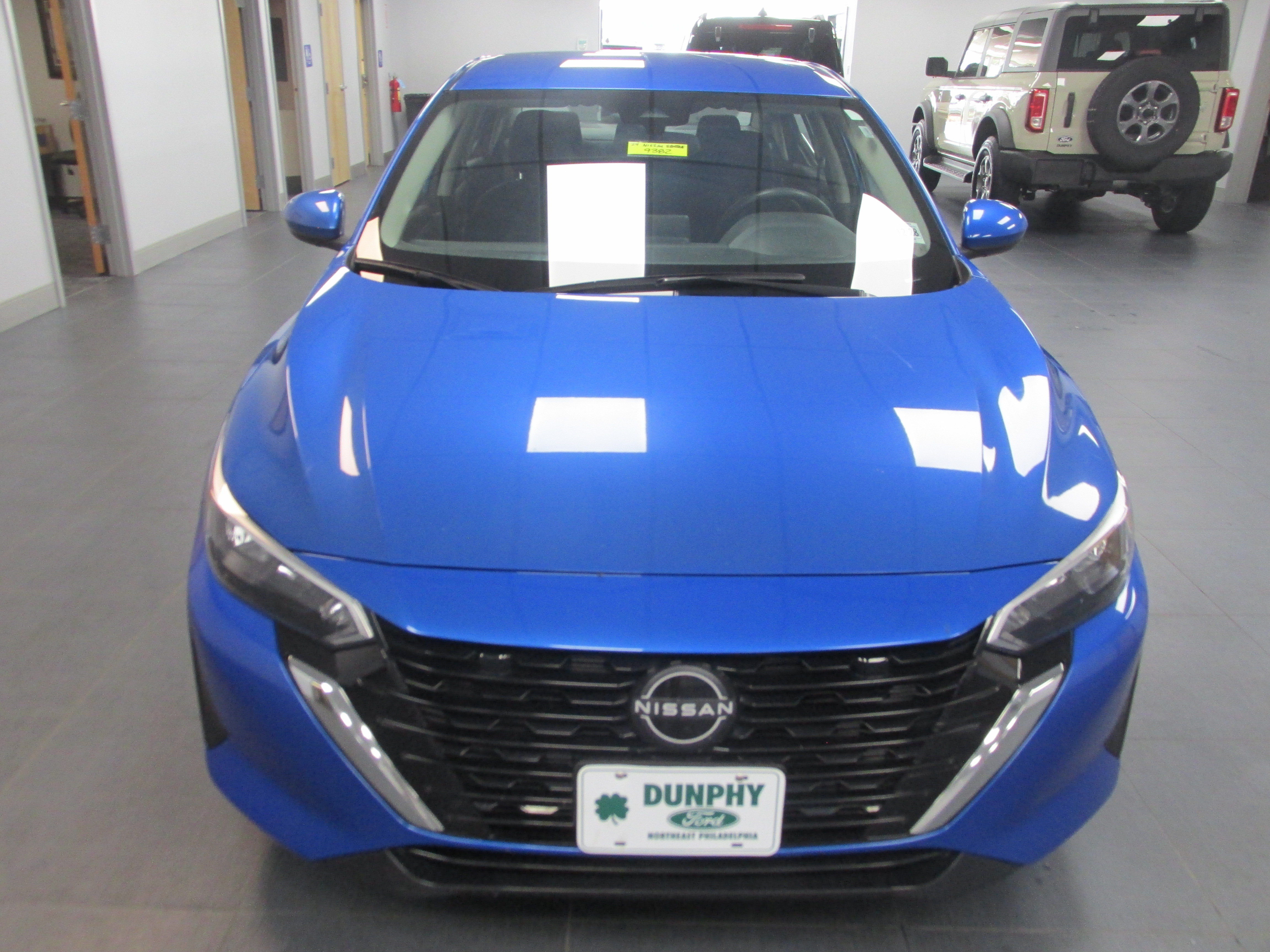 Used 2024 Nissan Sentra SV FWD image 2