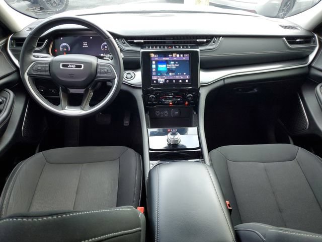 Used 2022 Jeep Grand Cherokee Laredo w/ Luxury Tech Group I AWD/4WD image 23