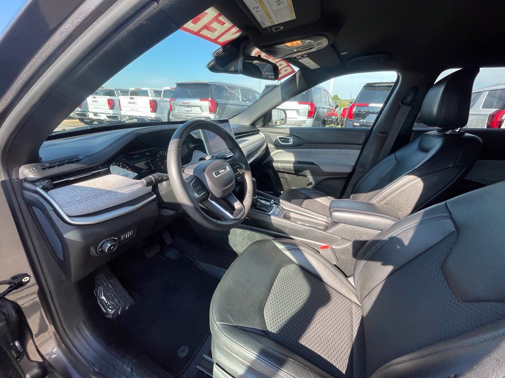 Used 2024 Jeep Compass Latitude AWD/4WD image 11