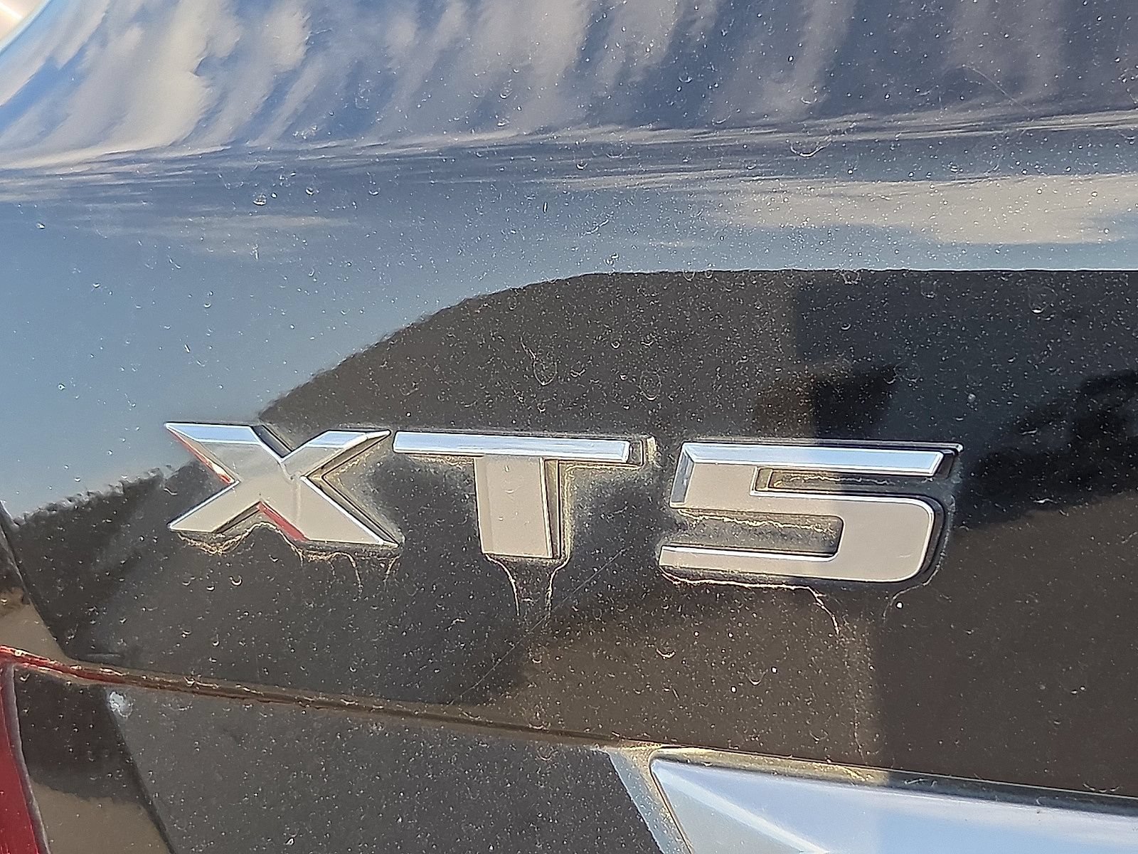 Used 2022 Cadillac XT5 Premium Luxury w/ LPO, Floor Liner Package FWD image 9